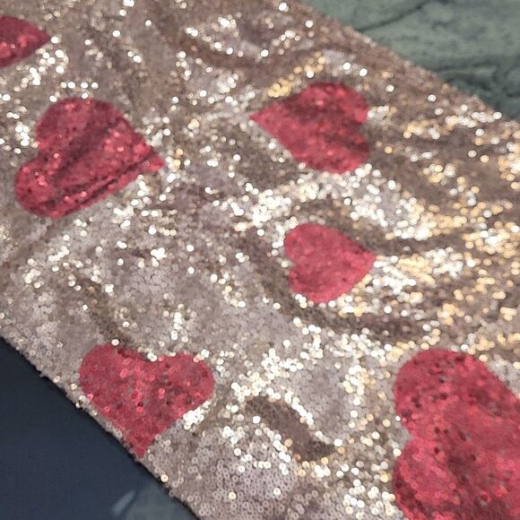 Heart glitter table runnew - Picture 3 of 3